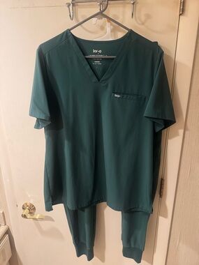 LAGO Women's Hunter Green V-Neck Scrub Top by Iago